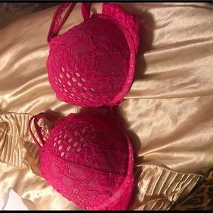 2014 Valentine’s Day VS bombshell plunge bra ❤️💖